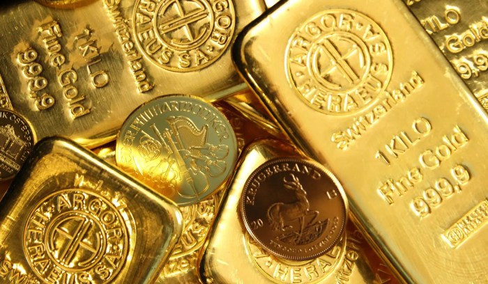 Gold hits over one week low after us court blocks trumps tariffs