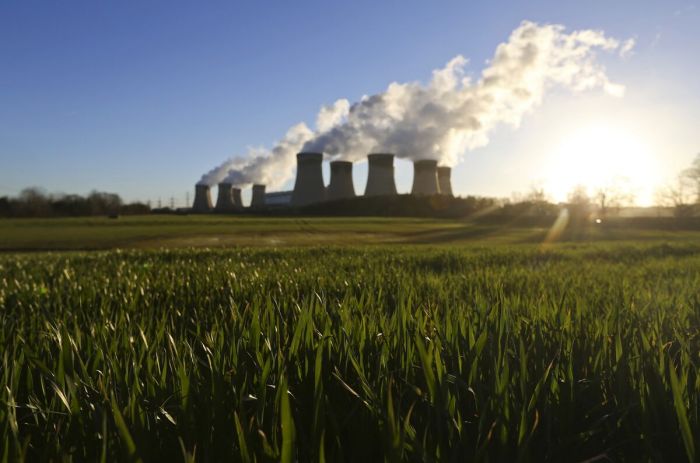 U.K. Confirms Plans to Support Carbon Prices After Brexit - Bloomberg Britain facing race avoid 1 billion eu carbon tax costs