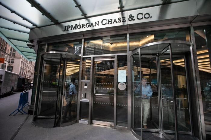 The Chase UK contestants win £100,000, the show’s biggest cash prize ... Jpmorgan wins uk court order block vtbs 156 million russian lawsuits