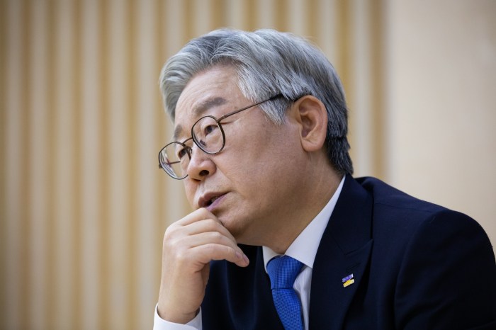 Say ‘xie xie’ and forget Taiwan? South Korea’s Yoon taps public ... Lee jae myung south korea president trump economy challenges interview