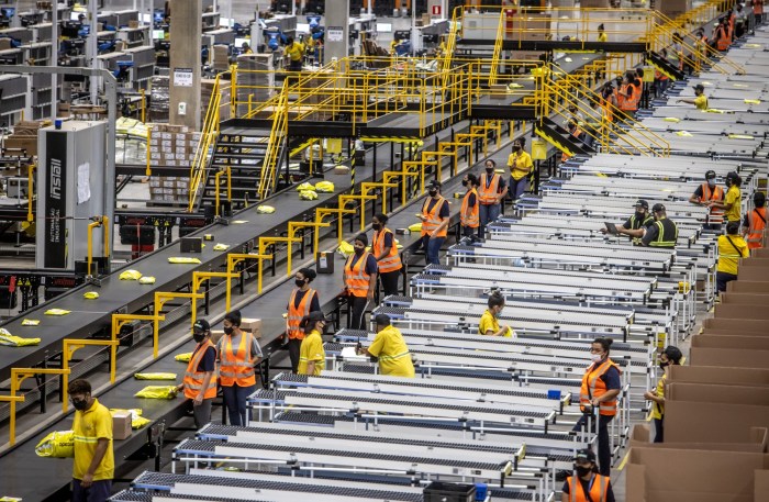 MercadoLibre Beats Expected Revenue, Grows Market Share - Bloomberg Mercadolibre expands free shipping top market brazil amid rising competition