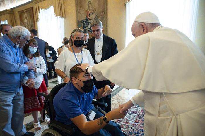 Pope Francis attacks ‘throw-away’ economic globalization | Faith and ... Pope leo challenges diversity globalization