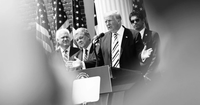 Trump Signs Executive Order Protecting Free Speech On College Campuses ... Trump free speech joint address essay