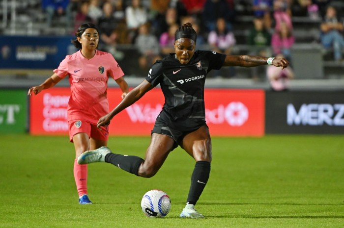 MESSIAH BRIGHT, TAKE A BOW 👏👏👏 | By National Women's Soccer League ... Dash sign f messiah bright contract extension