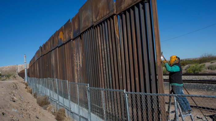Wall ‘Will Get Built,’ Trump Insists, as He Drops Funding Demand - The ... Wall street futures subdued us china trade talks grab focus