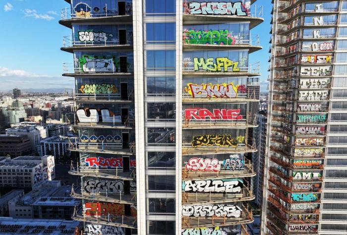 The Largest Graffiti Incident in Los Angeles History Cleanup graffiti damage begins los angeles anti ice protests continue