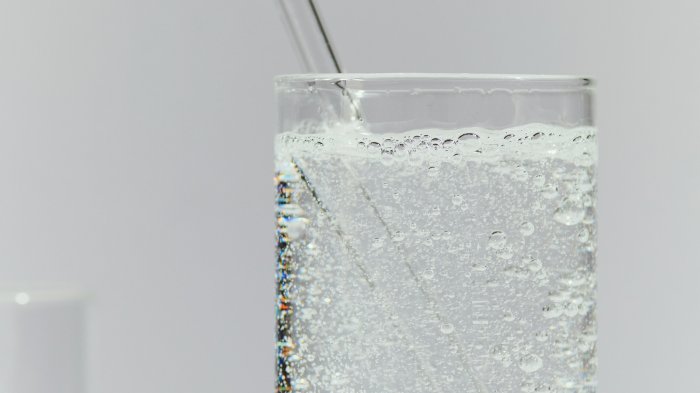Is Seltzer Water Just as Healthy as Flat Water? - The New York Times Is seltzer water bad for you