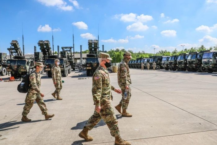 Pentagon relaxes travel restrictions caused by COVID-19 - UPI.com Us army curtail vip flights around pentagon after fatal collision