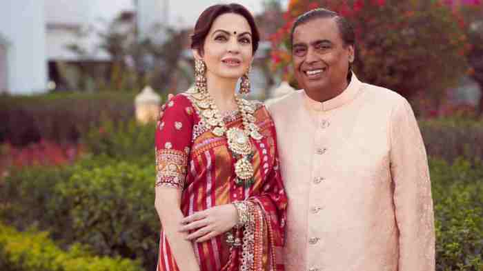 Mukesh Ambani, Nita Ambani Grace Mass Wedding Ahead of Son's Marriage ... Mukesh ambani nita ambani
