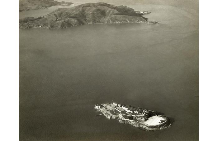 Alcatraz Prison Island Stock Photo - Download Image Now - Alcatraz ... Alcatraz trump rebuild open prison island judges immigration costs history