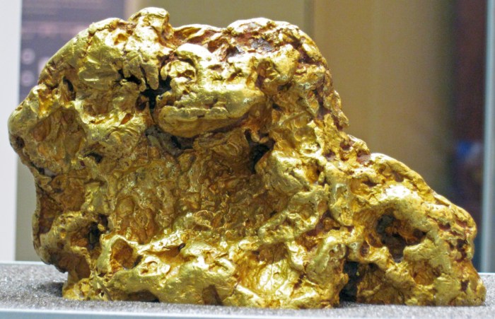 Identifying Gold Ore: What to Look for - HobbyLark Gold slips dollar ticks higher us inflation report focus