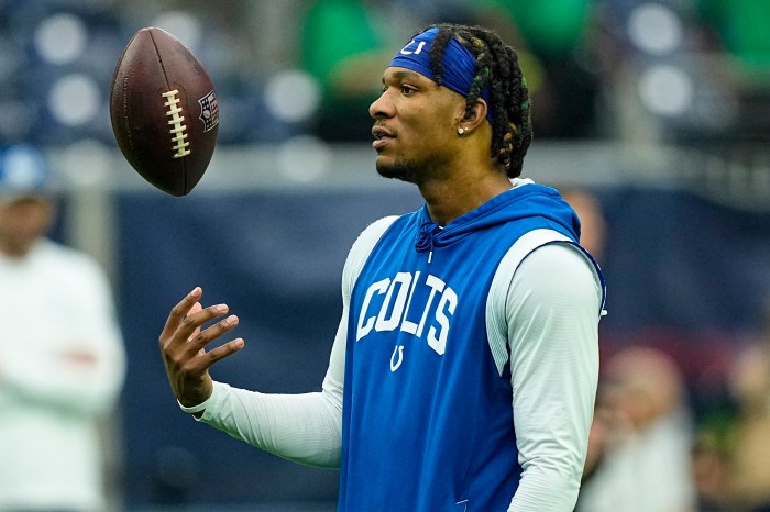 Colts' Anthony Richardson practices with Josh Downs in hotel parking lot Colts qb anthony richardson shoulder miss minicamp