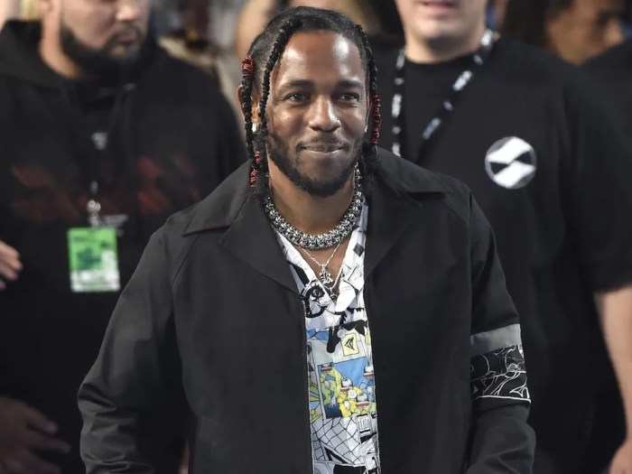 Kendrick Lamar Super Bowl 2025 Halftime Show Video: Setlist Revealed ... Kendrick lamar superbowl halftime pop essay