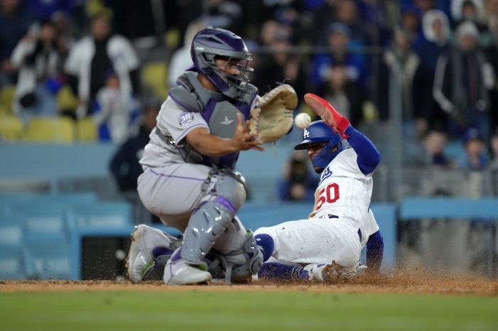 Dodgers mookie betts sidelined due stubbed toe