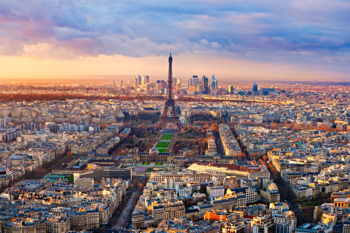 Tipping in Paris Guide | When and How Much to Tip in Paris Paris erupts celebration psg win champions league