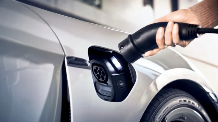the-evolution-of-electric-vehicle-charging-infrastructure-and-consumer-adaptation-in-the-modern-automotive-market