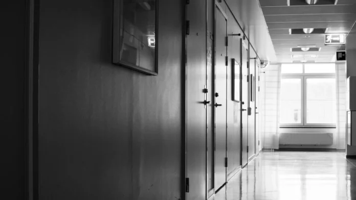 the-unthinkable-choice-an-er-doctors-testimony-on-systemic-failures-in-mental-healthcare