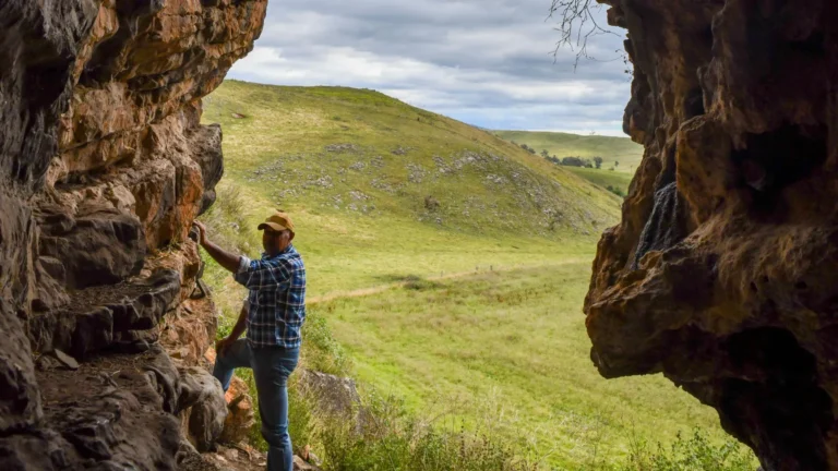 Ancient Rituals in Cloggs Cave Reveal 25,000 Years of GunaiKurnai Spiritual Continuity