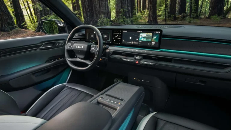 Congress Pushes to Keep AM Radio in Modern Vehicles as Automakers Pivot to Digital Streaming