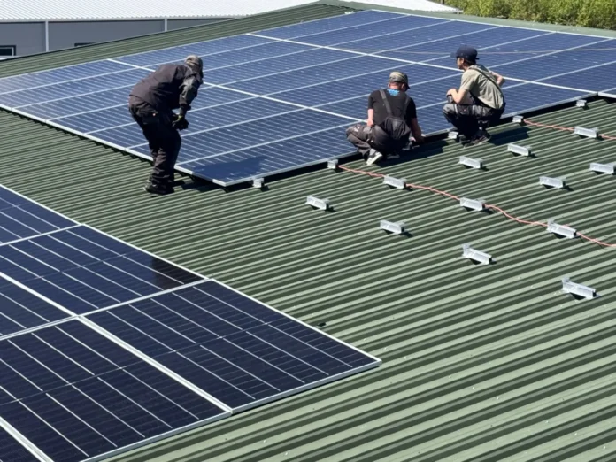 from-battlegrounds-to-batteries-how-russian-attacks-forced-ukraines-quiet-renewable-energy-revolution