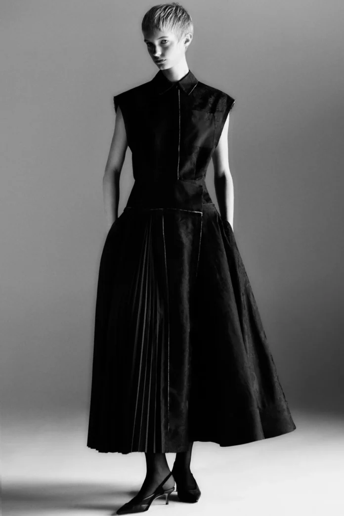 jason-wu-embraces-intimacy-and-artistic-dialogue-in-his-spring-salon-collection
