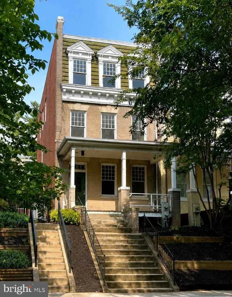 Navigating Home Disclosures: A Comprehensive Legal and Practical Guide for Real Estate Sellers