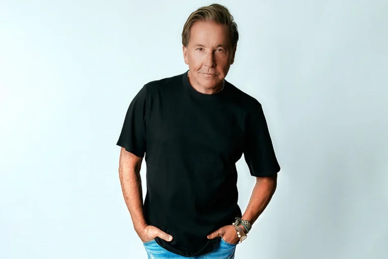 Ricardo Montaner reclaims his Billboard Latin Pop Airplay No 1 status after 24 years as Para Que Seas Feliz rises 4-1 on the chart dated Sept 19.